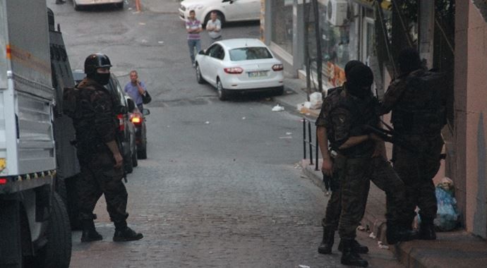 İstanbul&#039;da silah kaçakçılarına yönelik operasyonda