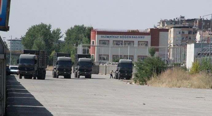 Diyarbakır&#039;a yük treniyle askeri mühimmat sevkiyatı yapıldı
