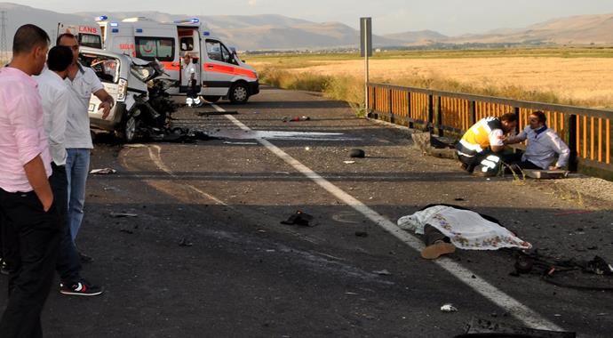Erzurum&#039;da korkunç kaza: 2 ölü, 5 ağır yaralı