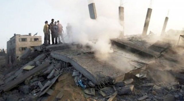 İsrail uçakları yine Gazze&#039;yi vurdu!