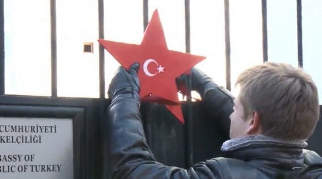 Ukraynalılar&#039;dan Türk Büyükelçiliği&#039;ne yıldız