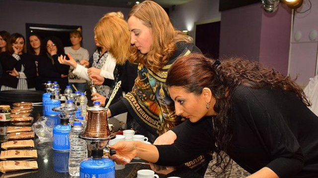 Antalya&#039;da yaşayan yabancılar en iyi Türk kahvesini yapmak için yarıştı