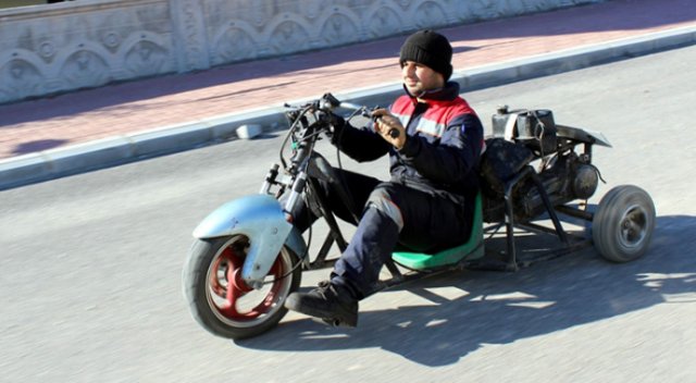 Babası tarktör kendisi drift motosikleti yaptı
