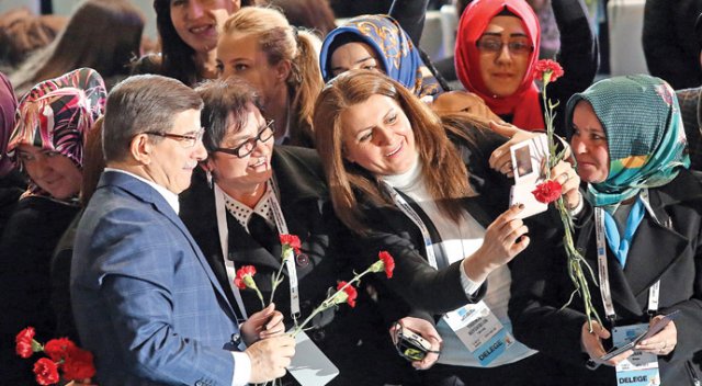 Başbakan Davutoğlu: Bu anayasa  değişecek