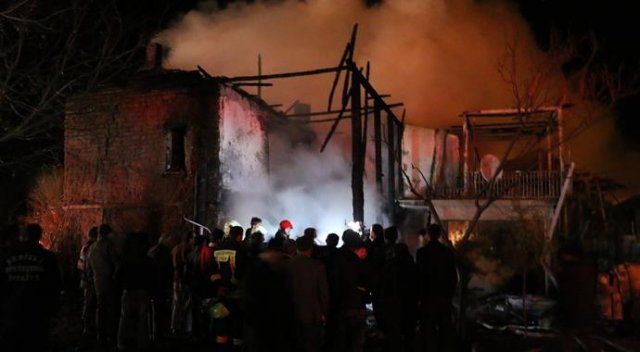 Denizli&#039;deki yanan evde 1 kadın öldü