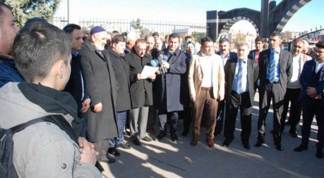 Diyarbakırlılar hendekleri protesto etti
