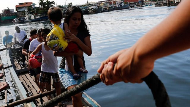 Filipinler&#039;de &#039;Melor&#039; tayfunu nedeniyle 725 bin kişi tahliye edildi
