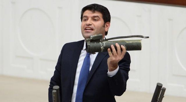 HDP&#039;li vekil meclis kürsüsünü cephaneliğe çevirdi!