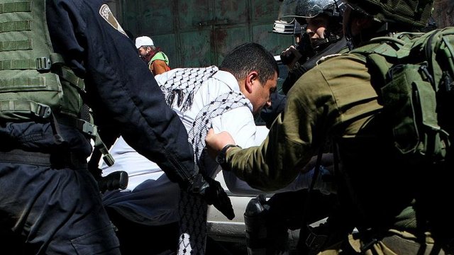 İsrail 13 Filistinliyi gözaltına aldı