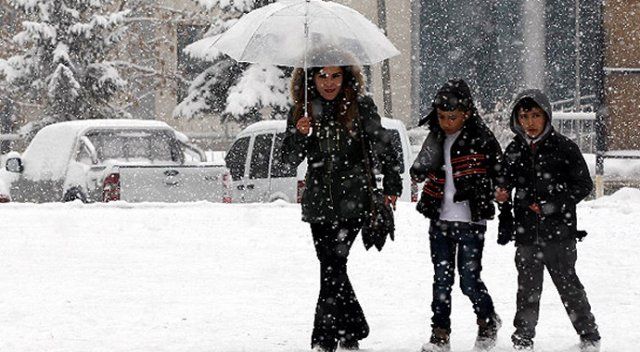 İstanbul&#039;da ulaşıma kar engeli