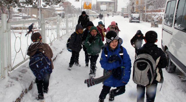 Kar yağışı nedeniyle okulların tatil edildiği iller