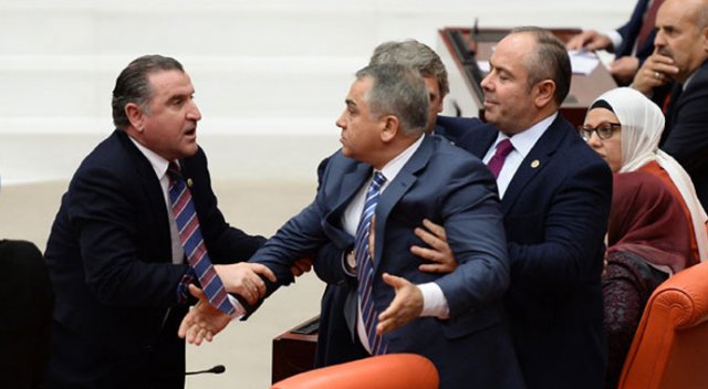Meclis&#039;te AK Parti-CHP gerginliği