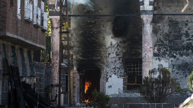 PKK&#039;lı teröristler tarihi camiyi yaktı