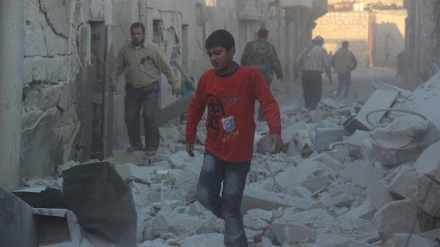 Rus uçakları Halep&#039;te yerleşim yerini vurdu: 5 ölü