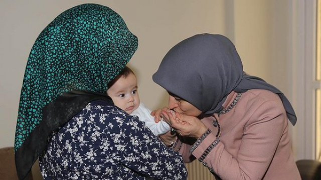 Sare Davutoğlu, Dursun bebeği ziyaret etti