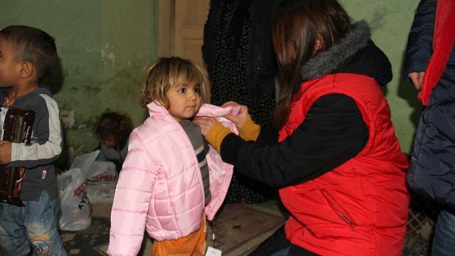 Soğukla mücadele eden Suriyelilere şefkat eli