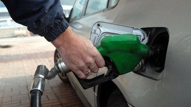 Suudi Arabistan&#039;da benzine yüzde 50-67, motorine yüzde 80 zam yapıldı