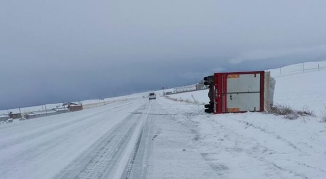 Van, Hakkari ve Bitlis&#039;te kar yolları kapattı