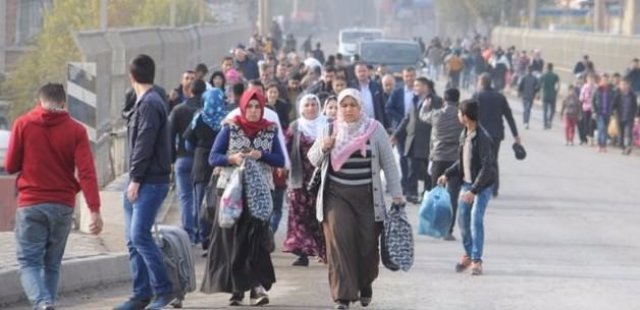 Vatandaşlar Cizre ve Silopi&#039;yi terk ediyor