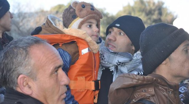 42 mülteci donmak üzereyken kurtarıldı