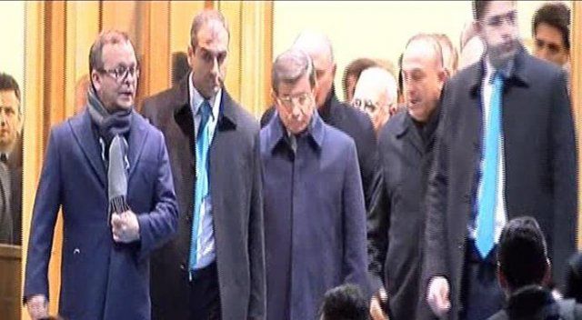 Başbakan Davutoğlu Türkiye döndü