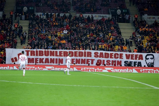 Galatasaray taraftarından &#039;Sefa Kalya&#039; pankartı