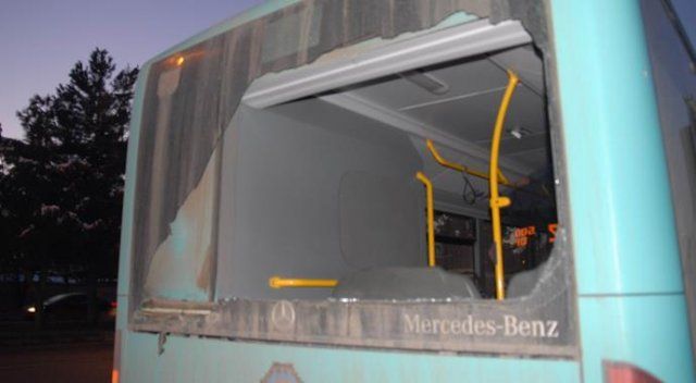 Halk otobüsüne Sur&#039;dan gelen kurşunlar isabet etti