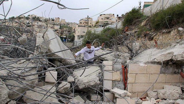 İsrail Kudüs&#039;te Filistinlilere ait 2 evi yıktı