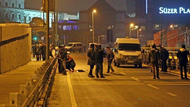 İstanbul&#039;da canlı bomba şüphelisi vuruldu