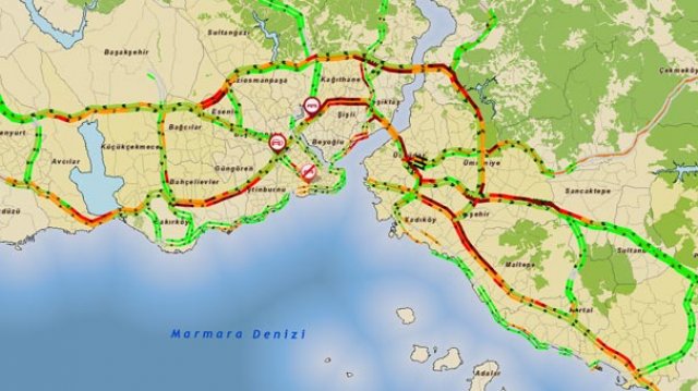 İstanbul&#039;da pazar trafiği