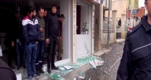 Kilis&#039;te bir eve Suriye tarafından atılan bir mühimmat düştü