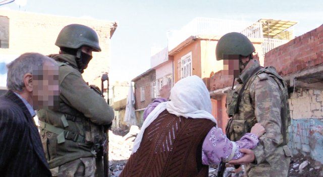 Kürt annenin Mehmetçik&#039;ten isteği: Ezin onları