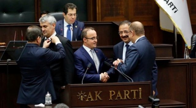 MHP’den AK Parti’ye geçtiler: Rozetleri Davutoğlu taktı