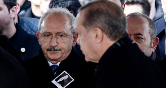 Mustafa Koç’un cenazesinde dikkat çeken kare
