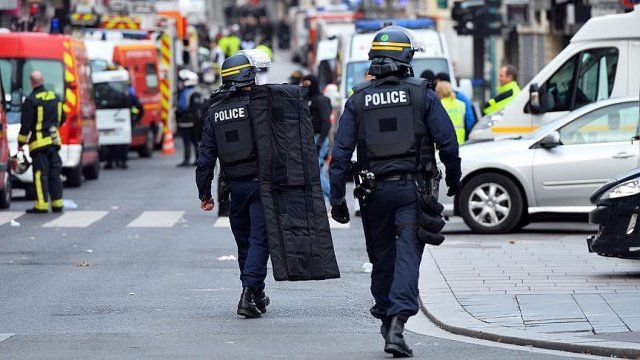 Paris’te 5 okul terör tehdidi üzerine boşaltıldı