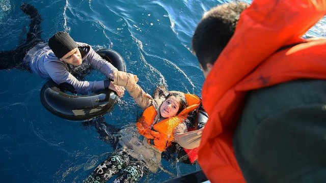 Sahil Güvenlik ekipleri Didim açıklarında 43 sığınmacıyı kurtardı