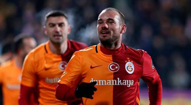 Sneijder&#039;in kararı Yolanthe&#039;ye bağlı