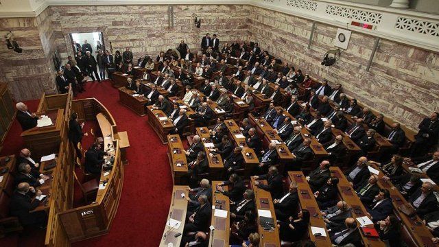 Yunanistan parlamentosunda sahte diploma skandalı