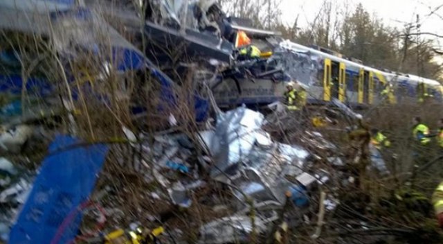Almanya&#039;daki tren kazasında ölü sayısı artıyor