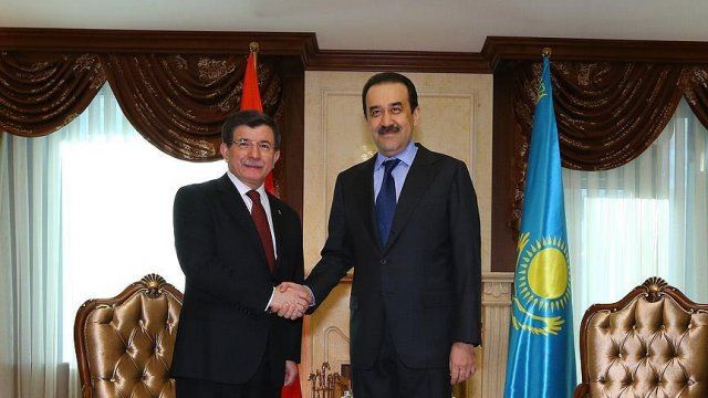 Davutoğlu Kazakistan Başbakanı Masimov ile görüştü