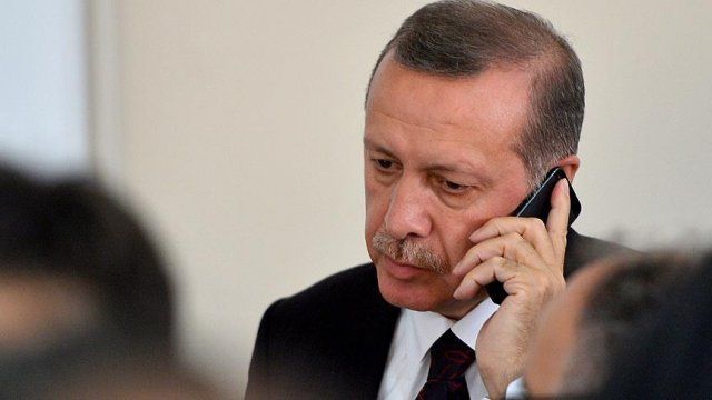 Erdoğan ve Davutoğlu AA muhabirleri ile telefonda görüştü