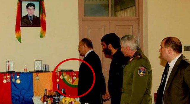 Ermenistan Savunma Bakanı, PKK&#039;lı teröristin evini ziyaret etti