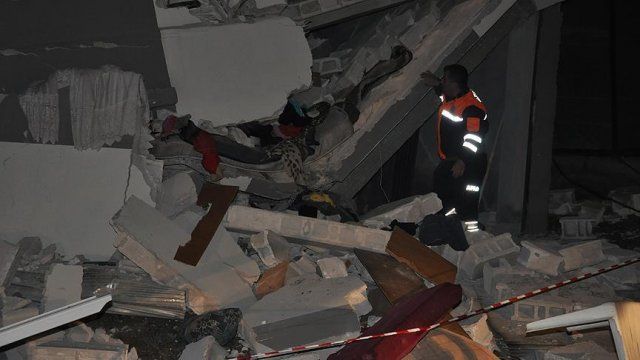 Gaziantep&#039;te hasarlı bina çöktü