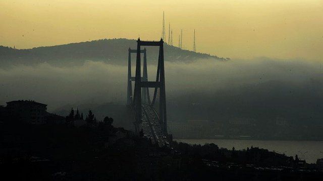 İstanbul Boğazı&#039;nda gemi trafiğine sis engeli