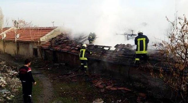 Kayseri&#039;de yangın bir ev kül oldu