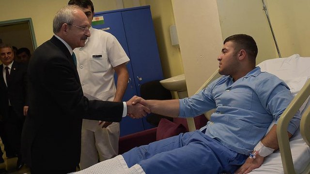 Kılıçdaroğlu Ankara&#039;daki terör saldırısında yaralananları ziyaret etti