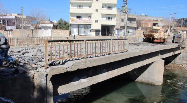 Mardin&#039;de köprüye bombalı saldırı
