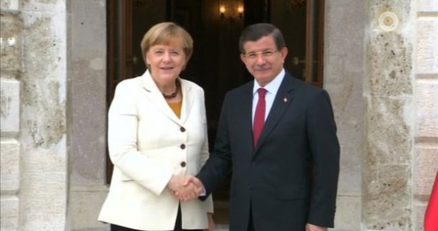 Merkel, Türkiye&#039;ye geliyor
