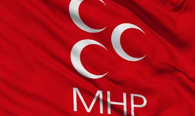 MHP İlçe Başkanlığı önünde partililer arasında arbade