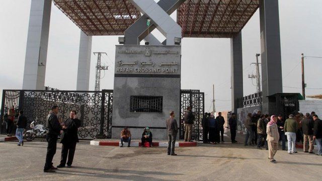 Mısır Refah Sınır Kapısı&#039;nı iki günlüğüne açtı